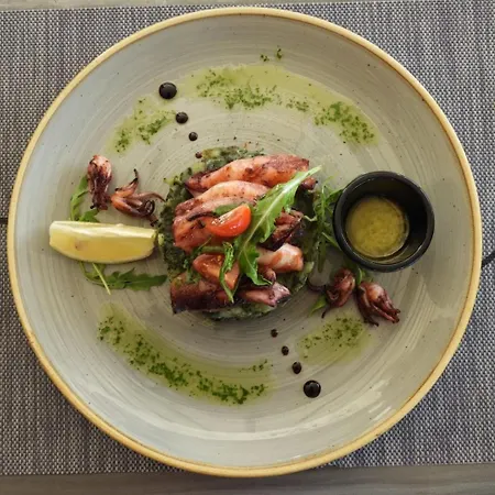 Palac -free Parking-