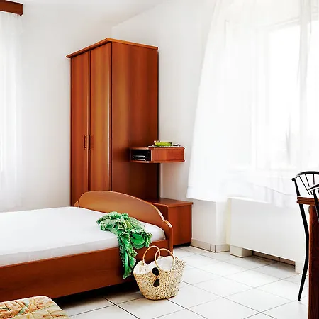 Palac -free Parking-